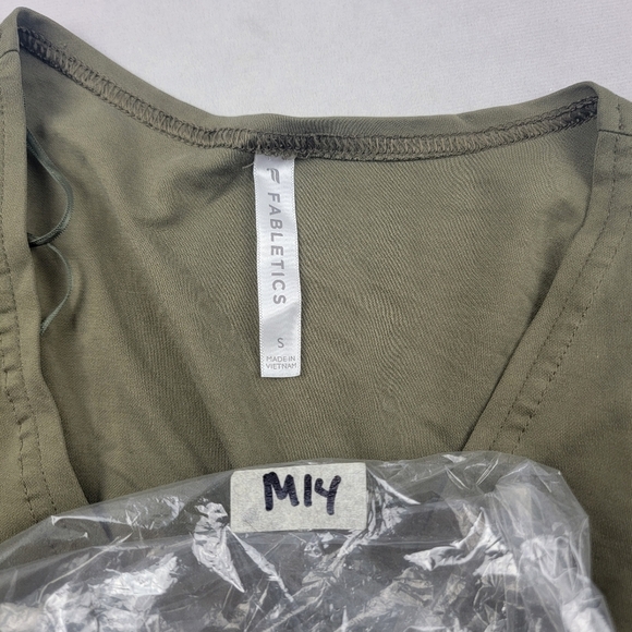 Fabletics sold out sleek knit twist front top in night owl size small - Picture 7 of 7